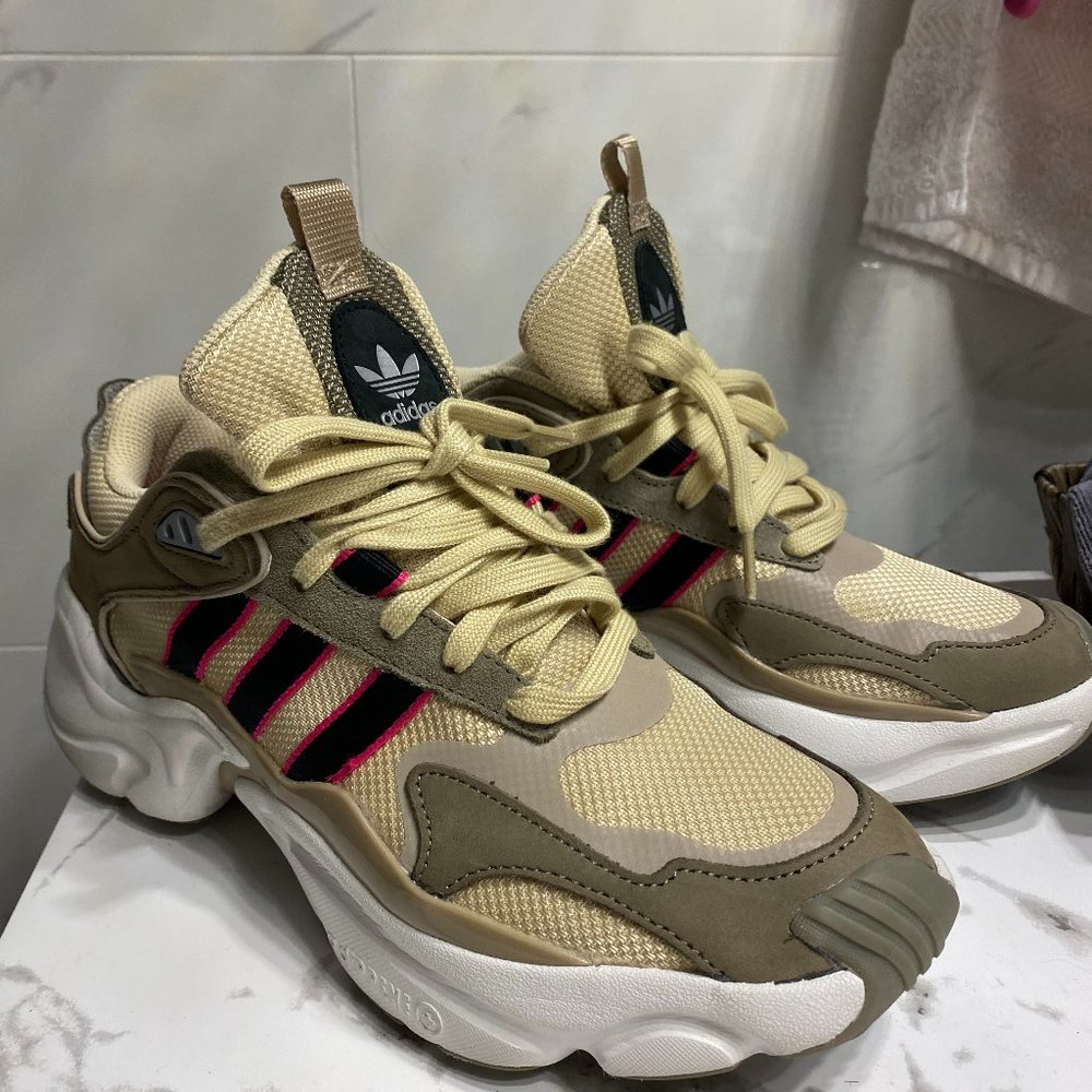 Adidas runners
